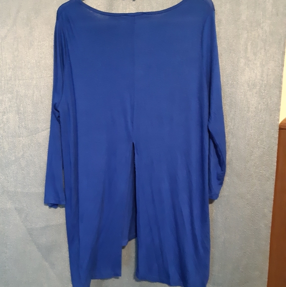 Slit back top - Picture 2 of 2